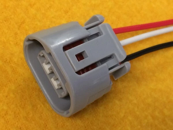 Prewired plug for Nippon Denso Alternator regulator 3 pin connector - Image 1 of 1