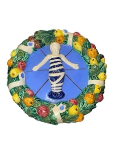 VINTAGE ITALIEN MAJOLIKA KERAMIK WANDRELIEF RELIGIÖS BABY JESUS OBSTKRANZ - Bild 1 von 8