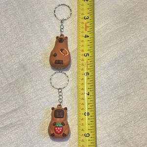Lotto 2 portachiavi Capybara nuovi - Foto 1 di 4