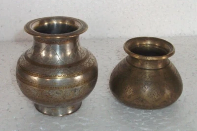 2件装复古黄铜手工镶嵌雕刻圣水壶,漂亮的帕蒂娜 — 第 1/4 张图片