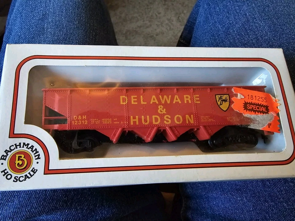 NIB BACHMANN Delaware & Hudson D&H 12312 4-BAY RED HOPPER CAR HO Scale VINTAGE - Image 1 of 1