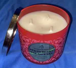 Bath & Body Works STRAWBERRY POUND CAKE 3 Wick 14.5 Oz Scented Candle - Picture 1 of 4