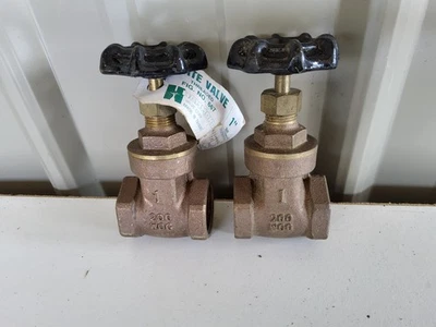 2 Hammond 667,  1",  Brass Threaded Gate Valves  200 WOG NOS - Image 1 of 4