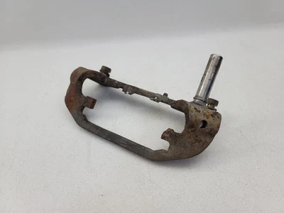 Soporte de montaje pinza freno trasero derecho pasajero Toyota Celica Supra 1982-1985 Foto 1 de 4