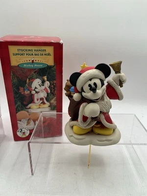 Colgador de medias Hallmark Disney Mickey Mouse 5 pulgadas de alto más gancho de latón con caja Foto 1 de 4