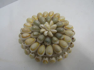 OLD VINTAGE SEA SHELL CHANGE PURSE COIN HOLDER WALLET - Picture 1 of 2