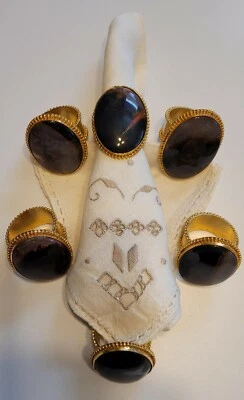 Juego de 6 magníficos servilleteros de cristal cabujón sardonyx negro en metal tono dorado Foto 1 de 4
