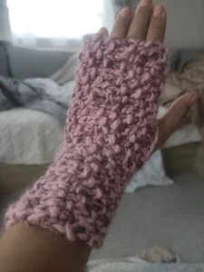 Warm fingerless gloves, wrist warmers, dog walking gloves, driving gloves. - Picture 1 of 4