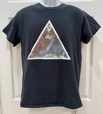 Camiseta masculina manga curta média escala preta estampa gráfica 100% algodão - Imagem 1 de 4