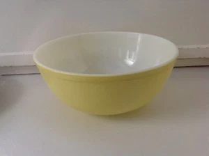Vintage Pyrex Primary Color Yellow Mixing Bowl #404 - 10-1/2" Very nice - Picture 1 of 5