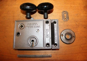Juego de cerradura de llanta de hierro fundido restaurado Adams M'Kee con perillas, cerradura, roseta R-164 - Imagen 1 de 13