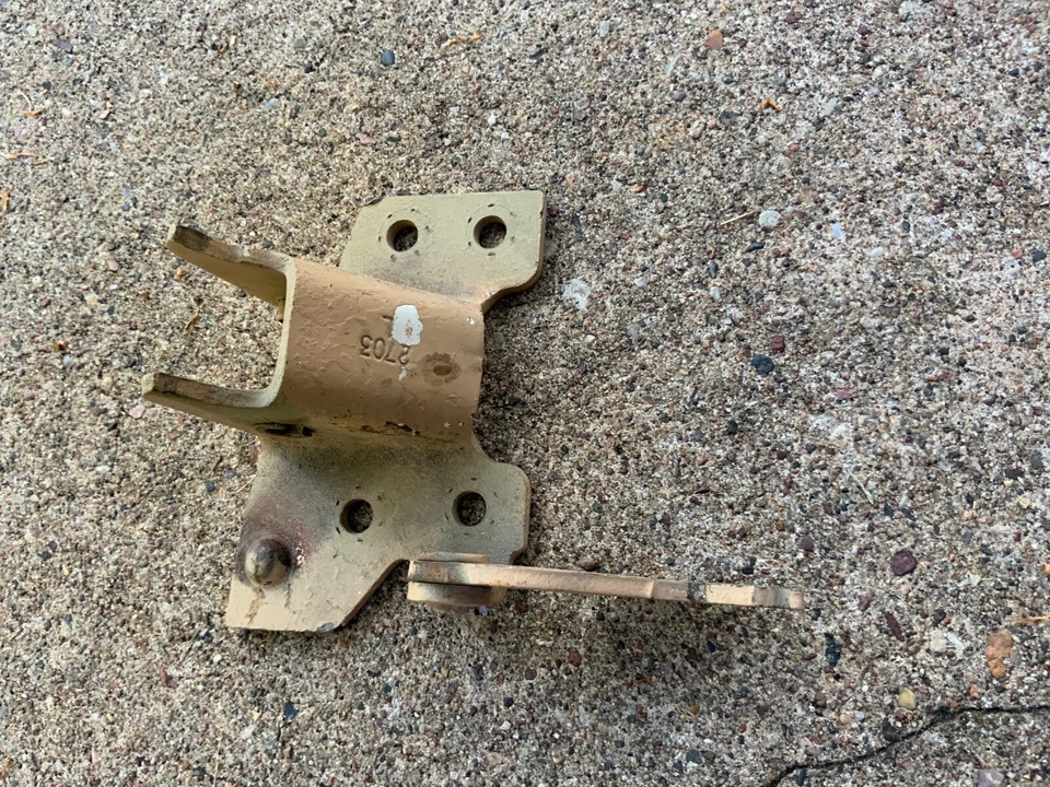 OEM GM 1968 Chevy Camaro Pontiac Firebird bisagra de puerta inferior izquierda 8736249 LH 2703 Foto 1 de 4