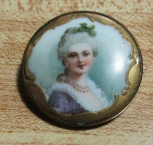 VTG HANDPAINTED BROOCH/PIN 1700'S STYLE FRENCH LADY LIKE MARIE ANTOINETTE 1" - Picture 1 of 4