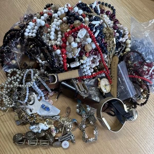 Large Lot Of Misc Jewelry For Parts Some Broken Some Not 6lbs - Picture 1 of 4