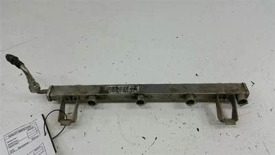 Оригинальная планка крепления впрыска топливной рейки для Ford Fiesta 2011 2012 2013 2014 2015 годов выпуска - Изображение 1 из 4