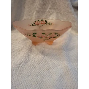 Cuenco redondo satinado rosa esmerilado vintage, pintado a mano, 4 patas, 9" de ancho - Imagen 1 de 5
