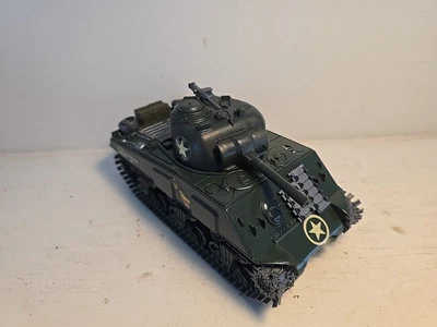 New Ray Battery Operated Green Army Tank 1/32, Classy Peg #23 - HEAVY - Image 1 of 4