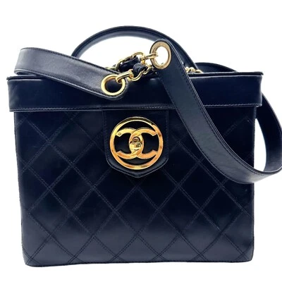 Estuche de tocador CHANEL vintage negro caja CC con correa para el hombro tarjeta de certificado de autenticidad hardware YG Foto 1 de 4