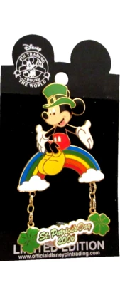 DISNEY 2006 МИККИ СИДИТ НА РАДУГЕ🌈 ДЕНЬ СВЯТОГО ПАТРИКА🍀ВИСЯЧАЯ БУЛАВКА - LE 2500 - Изображение 1 из 2