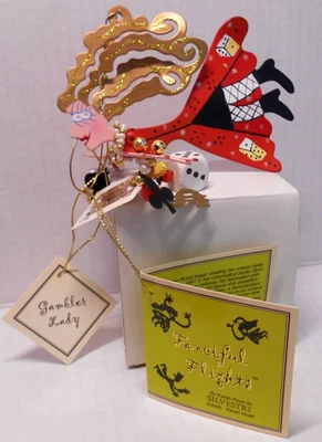 Карен Росси Сильвестри ПРИЧУДЛИВЫЕ ПОЛЕТЫ Орнамент ИГРОК СЧАСТЛИВАЯ ЛЕДИ Металл с Коробкой - Изображение 1 из 4