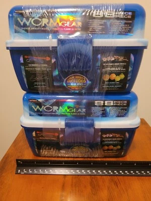 South Bend Worm Gear Tackle Boxes 88 piezas Tackle Asst. ~ GRAN ARTÍCULO DE REGALO ¡Lote de 2 cajas! Foto 1 de 4