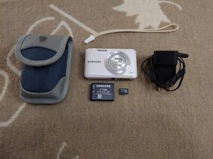 Samsung ES95 Digital Camera 16.0 Mp - White Fully Working Great Shape