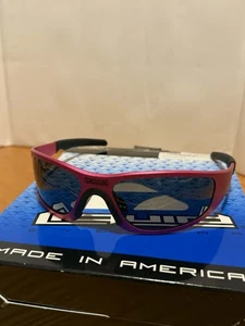 Liquid Eyewear Pink Gasket Sonnenbrille mit geräucherten polarisierten Gläsern (GKPISM02) - Bild 1 von 5