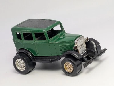 Vintage Tootsietoy 5" Metal Diecast Ford Model A Sedan Car Green - Image 1 of 4