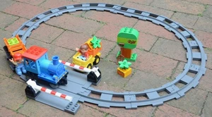 LEGO 10810 - Push Train - DUPLO - 2016 - track level crossing - Picture 1 of 12