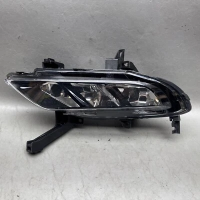 Luz antiniebla halógena del lado izquierdo del conductor Nissan Máxima 2016-2018 OEM 2252 Foto 1 de 4