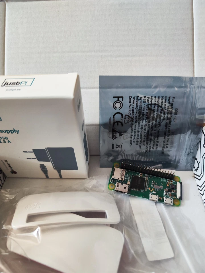 raspberry pi zero w/h with original adapter and housing - Bild 1 von 4