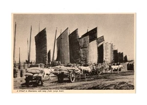 RPPC POSTAL VINTAGE, muelle en Manchukuo con juncos (barcos de carga) - Imagen 1 de 2