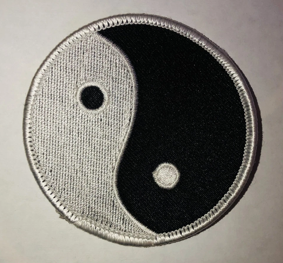 Parche Yin Yang planchar o coser tradicional blanco y negro yinyang 3" diámetro Foto 1 de 1
