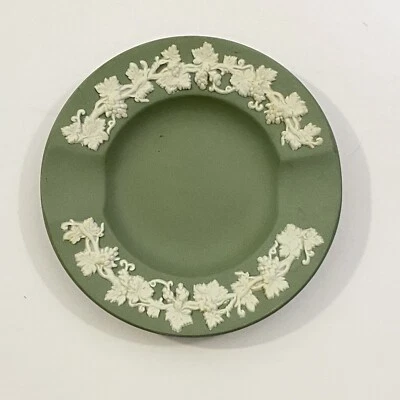 Vintage 1962 Wedgwood Cream on Celadon Jasperware Two-Slot Ashtray Catch-All - Image 1 of 4