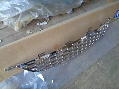 Nuevo de Lote Antiguo Mopar 82213153 2013 14 15 16 Dodge Dart rejilla inferior OEM Aluminio Mecanizado Foto 1 de 4