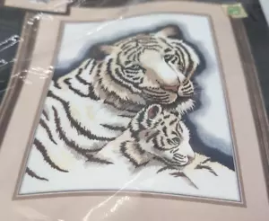 Kit de agujas Tiger Cub Maternal Love Crewel Dimensiones Clancy # 1500 - Imagen 1 de 3