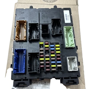 Genuine OEM Ford Escape Junction Block Fuse Box Assembly JV6Z14A068F - Picture 1 of 3