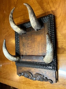 Atq Tramp Art-Bull Horns-Wood-Wall Art-Hat Coat Rack-Hand Forged Brace-15”x12.5 - Picture 1 of 24