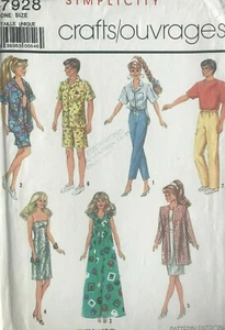 1980er Vintage Simplicity Kleiderschrank für Barbie Puppen Muster 7928 Größe 11,5"-12"UNGESCHNITTEN - Bild 1 von 2