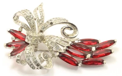 Clipe de pele vintage Crown Trifari ornamentado grande art déco vidro vermelho strass - Imagem 1 de 4