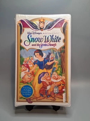Snow White And The Seven Dwarfs (VHS) - Image 1 of 3
