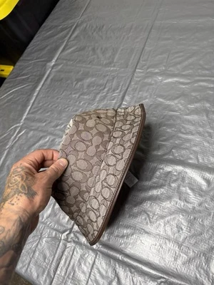 Sombrero de cubo Coach Signature gris jacquard Foto 1 de 4