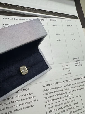 Anillo solitario de diamantes de corte radiante cultivado en laboratorio de 2,01 quilates de oro amarillo de 14 k talla 5,25 Foto 1 de 4