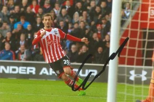 SOUTHAMPTON* MANOLO GABBIADINI SIGNED 6x4 ACTION PHOTO+COA - Picture 1 of 1