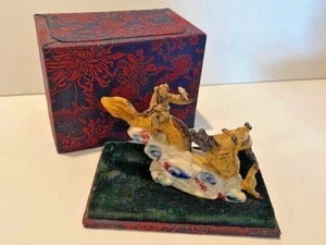 Asian Figurine Fine Detail Beautiful Silk Box - Picture 1 of 9