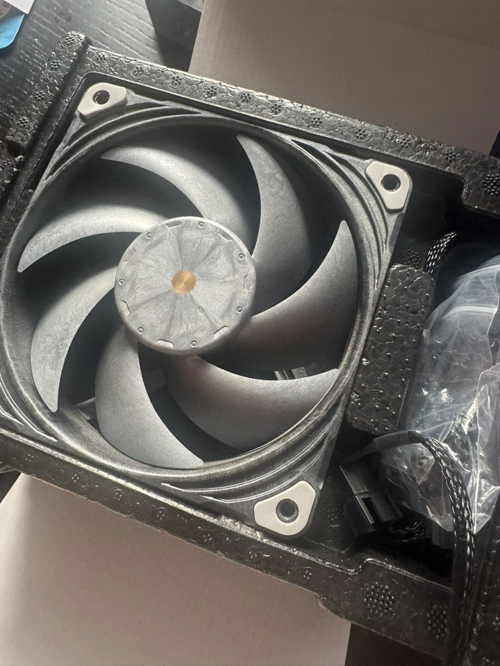 Phanteks T30 High-Performance PWM 120mm Triple Mode Premium Fan - Image 1 of 1