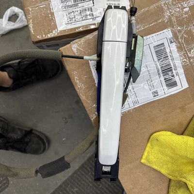 Infiniti G37 G35 G25 2008-2013 sedán pasajero derecho manija puerta trasera OEM blanco Foto 1 de 4