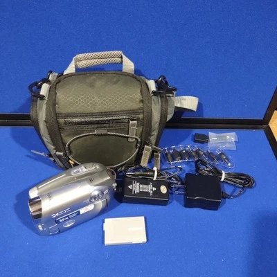 Canon DC210 DVD Camcorder with 35x Optical Zoom, Bundle *Tested* - Image 1 of 4
