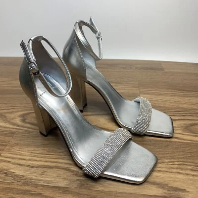 Sandálias femininas Marc Fisher salto Angelo tamanho 7M couro prata enfeitado para festa - Imagem 1 de 4