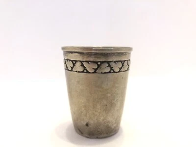 Antigua decoración de hojas de copa de vino con estilo raro en plata 800 Foto 1 de 4